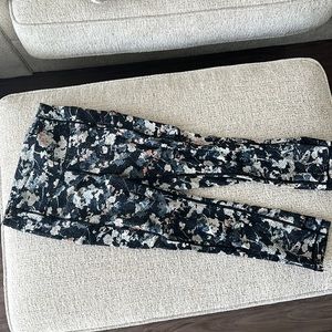 Lululemon 3/4 leggings size 4
